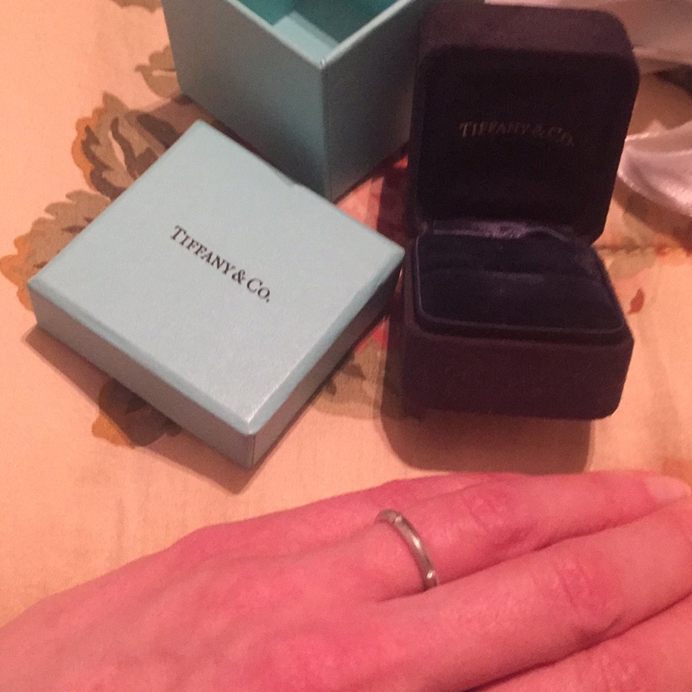 Tiffany & Co. white gold grooved band w/5 diamonds
